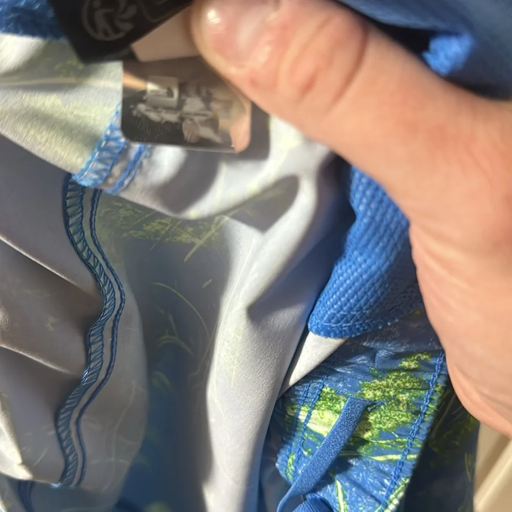 The North Face Wander Shorts: BLUE/GREEN: NEW WITH TAGS: SIZE S